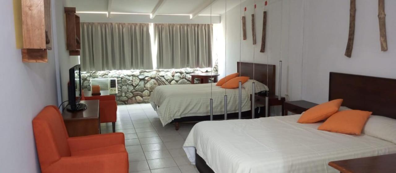 Hotel La Pedregosa Merida Екстер'єр фото