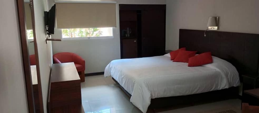Hotel La Pedregosa Merida Екстер'єр фото